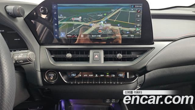 Lexus UX300h 2026 — ფოტო 14/20