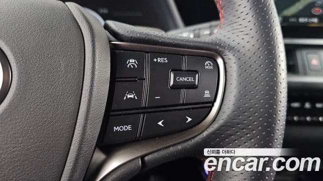 Lexus UX300h 2026 — ფოტო 17/20