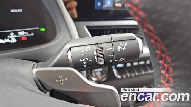 Lexus UX300h 2026 — Photo 5/31