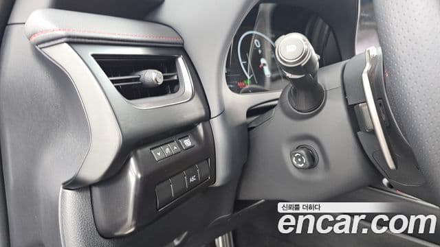 Lexus UX300h 2026 — Photo 21/31