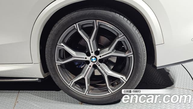 BMW X5 2023 — ფოტო 17/32
