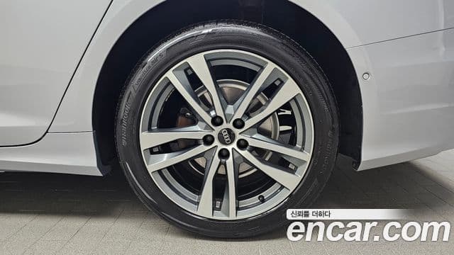 Audi A6 2022 — ფოტო 29/31