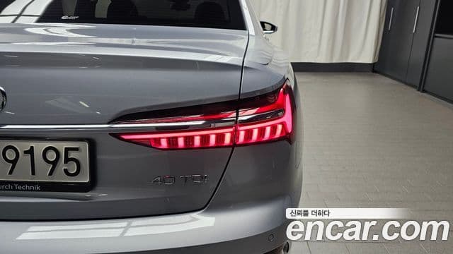 Audi A6 2022 — ფოტო 26/31