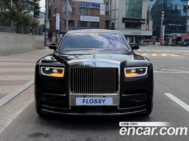 Rolls-Royce Phantom 2018 — ფოტო 1/20