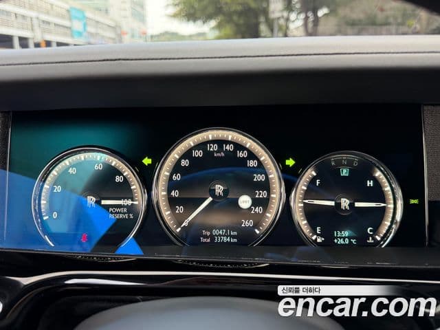 Rolls-Royce Phantom 2018 — ფოტო 18/20