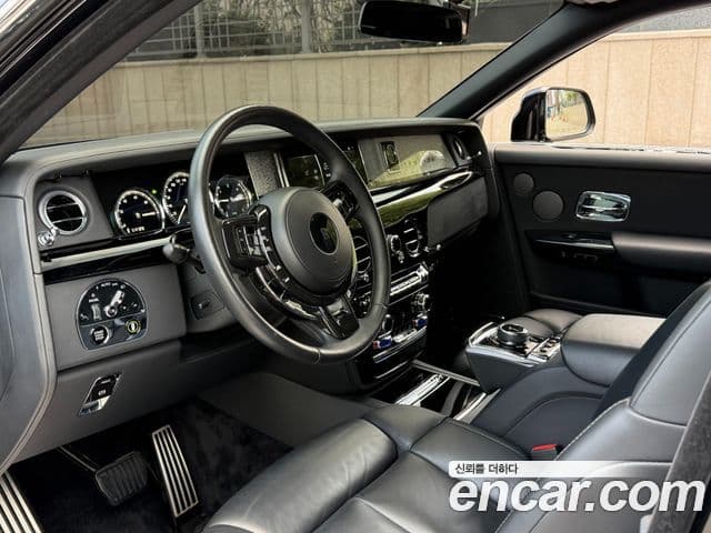 Rolls-Royce Phantom 2018 — ფოტო 11/20