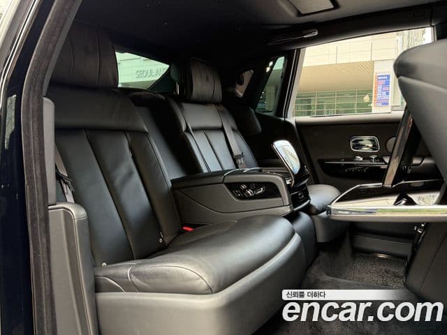 Rolls-Royce Phantom 2018 — ფოტო 17/20