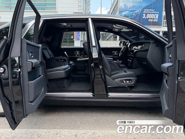 Rolls-Royce Phantom 2018 — ფოტო 14/20