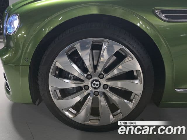 Bentley Flying Spur 2022 — Şəkil 18/19