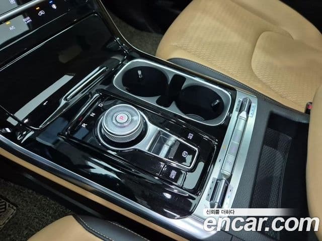 Kia Carnival 2022 — ფოტო 8/20