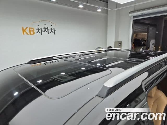Kia Carnival 2022 — ფოტო 17/20