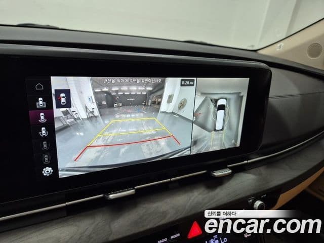 Kia Carnival 2022 — ფოტო 19/20