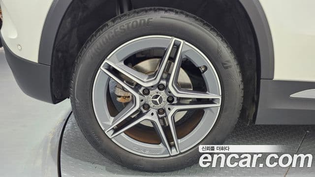 Mercedes-Benz GLA-Class 2023 — Фото 5/20