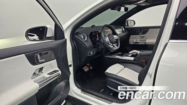 Mercedes-Benz GLA-Class 2023 — Фото 10/20