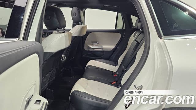 Mercedes-Benz GLA-Class 2023 — Фото 11/20