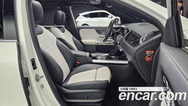 Mercedes-Benz GLA-Class 2023 — Фото 12/20