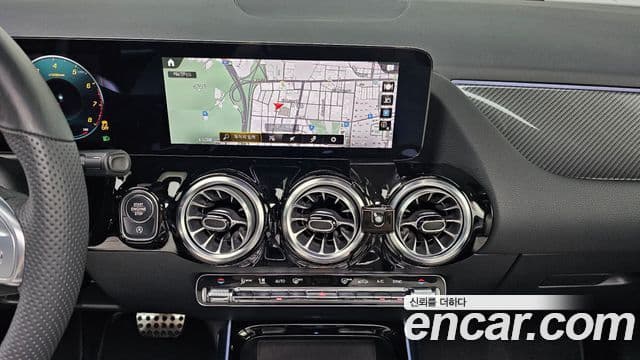 Mercedes-Benz GLA-Class 2023 — Фото 13/20