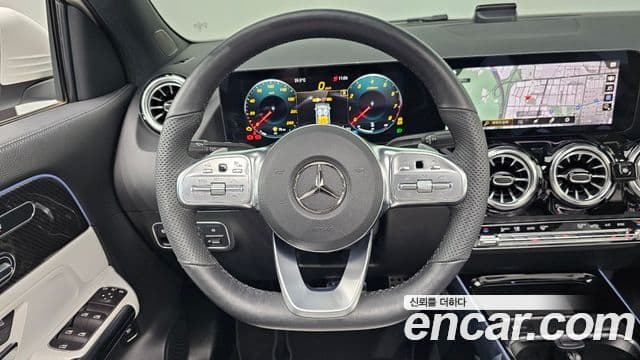 Mercedes-Benz GLA-Class 2023 — Фото 15/20