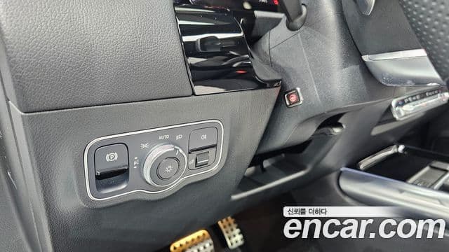 Mercedes-Benz GLA-Class 2023 — Фото 17/20