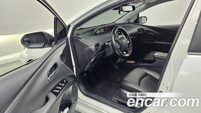 Toyota Prius 2022 — Photo 28/32
