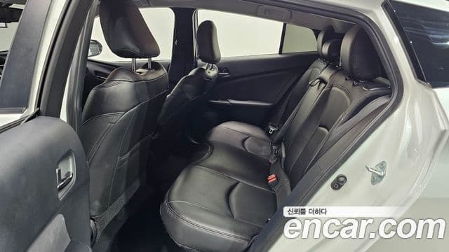 Toyota Prius 2022 — Şəkil 11/20