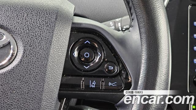Toyota Prius 2022 — Photo 8/32