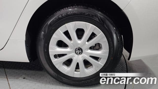 Toyota Prius 2022 — Photo 31/32