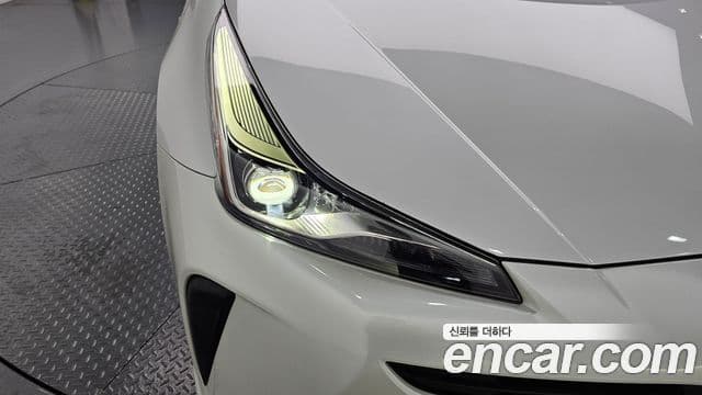Toyota Prius 2022 — Photo 7/32