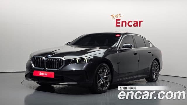 BMW i5 2023 — ფოტო 29/36