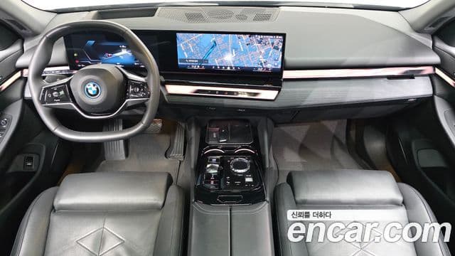 BMW i5 2023 — ფოტო 24/36