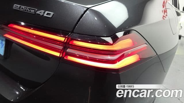 BMW i5 2023 — ფოტო 20/36