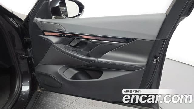 BMW i5 2023 — ფოტო 14/36
