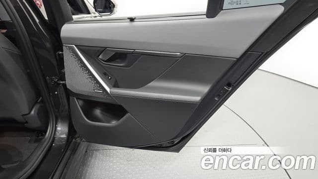 BMW i5 2023 — ფოტო 12/36
