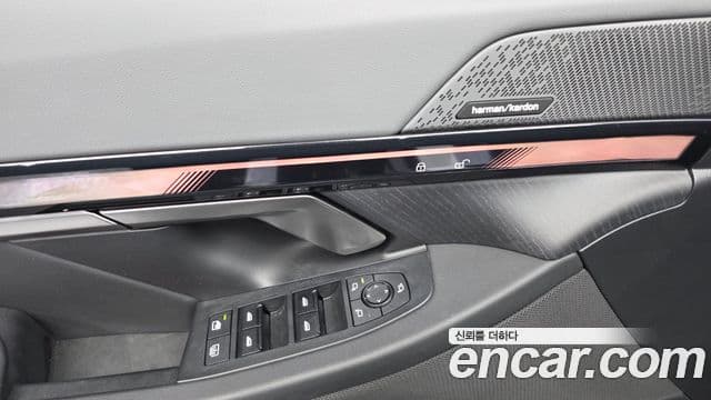 BMW i5 2023 — ფოტო 28/36