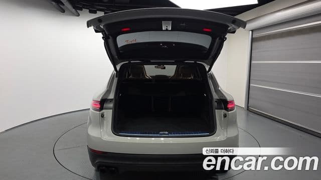 Porsche Cayenne 2023 — Şəkil 20/20