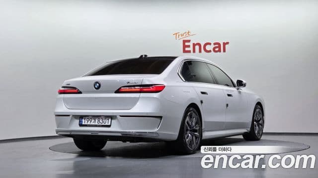 BMW 7 Series 2023 — ფოტო 2/20
