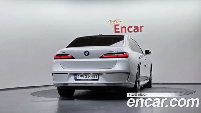 BMW 7 Series 2023 — ფოტო 4/20