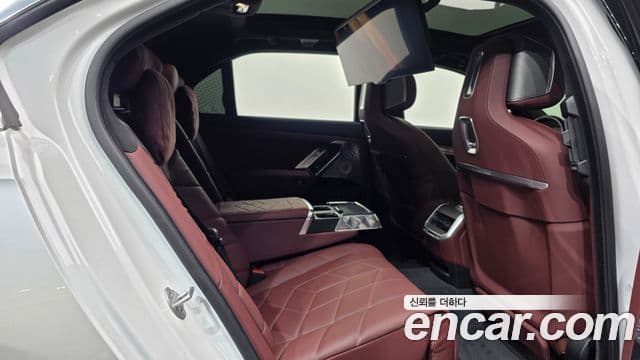 BMW 7 Series 2023 — ფოტო 12/20