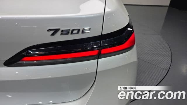 BMW 7 Series 2023 — Şəkil 12/39