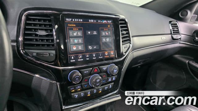 Jeep Grand Cherokee 2021 — Şəkil 17/20