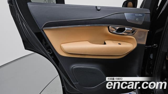 Volvo XC90 2022 — Şəkil 8/38