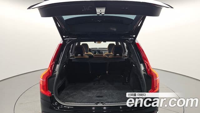 Volvo XC90 2022 — Şəkil 32/38