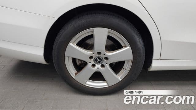 Mercedes-Benz C-Class 2018 — Şəkil 13/29