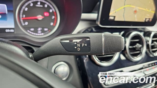 Mercedes-Benz C-Class 2018 — Şəkil 27/29