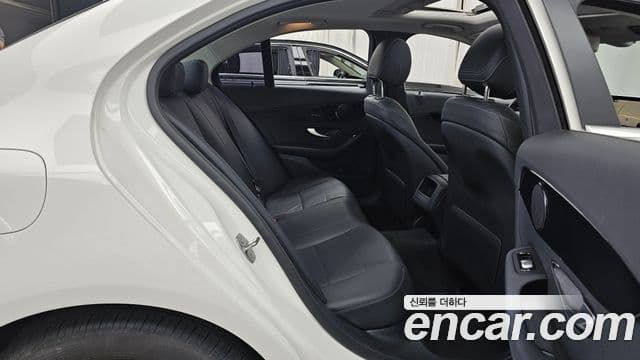 Mercedes-Benz C-Class 2018 — Şəkil 1/29