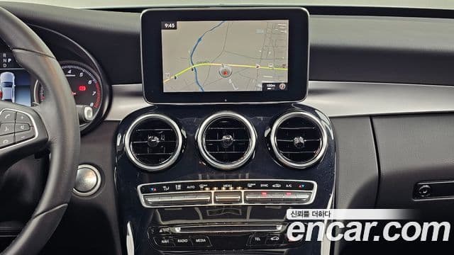 Mercedes-Benz C-Class 2018 — Şəkil 21/29
