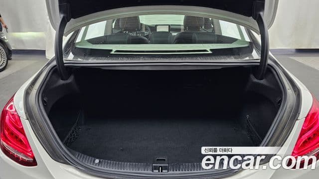 Mercedes-Benz C-Class 2018 — Şəkil 10/29