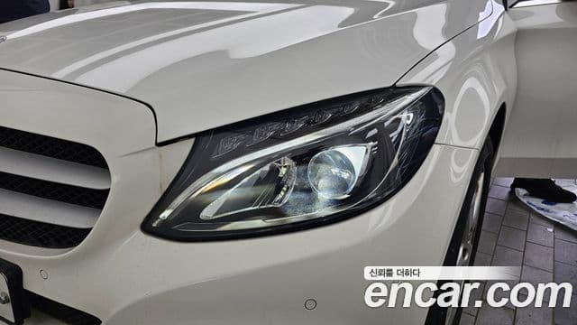 Mercedes-Benz C-Class 2018 — Şəkil 29/29