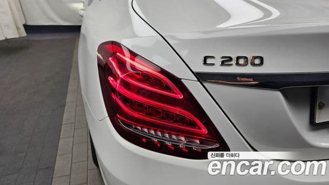 Mercedes-Benz C-Class 2018 — Şəkil 20/29