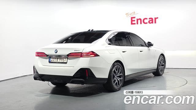 BMW 5 Series 2023 — ფოტო 2/20